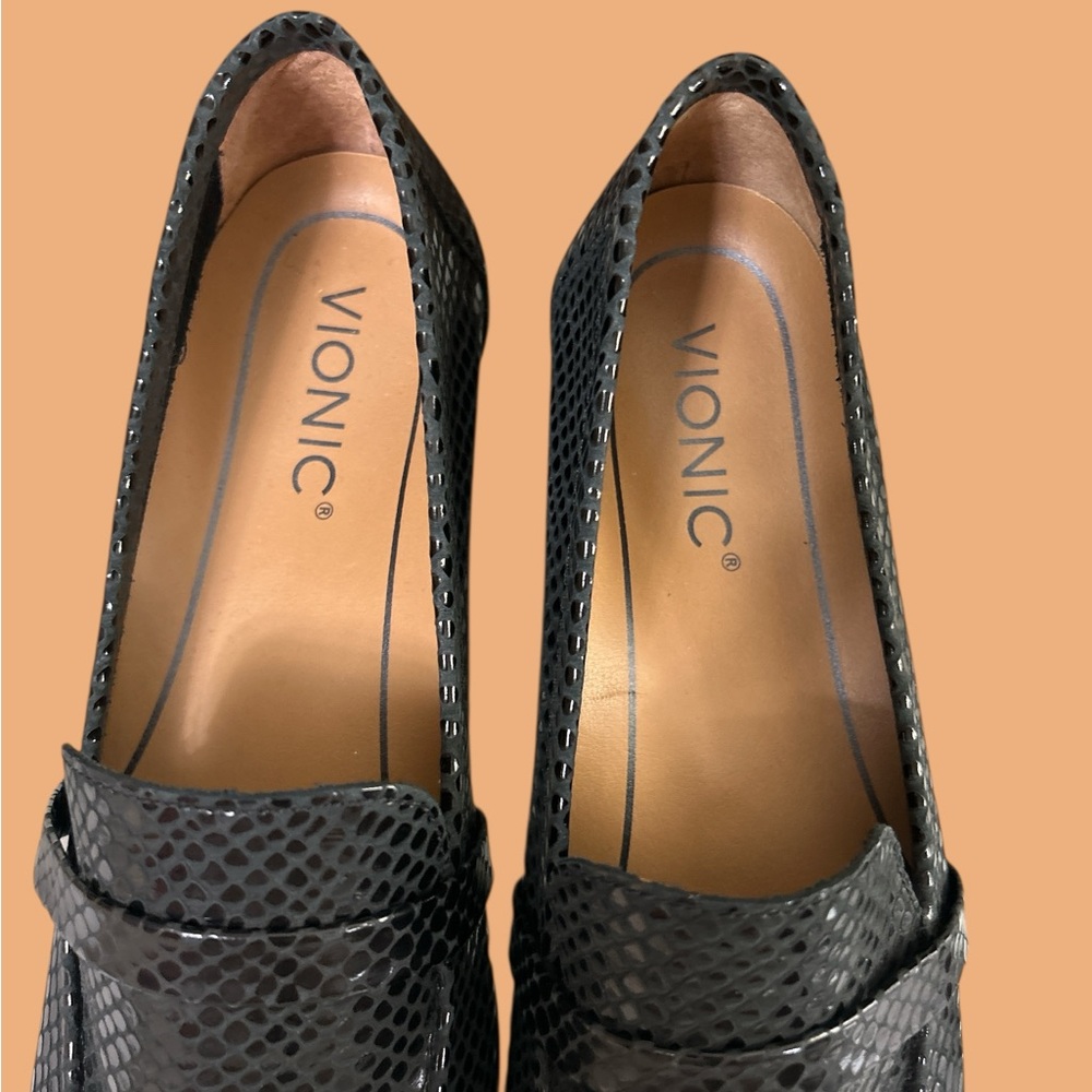 Vionic Black Moccasin-Style Loafers Flats 7.5 NWOT - Picture 2 of 8